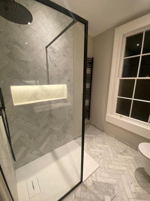 Luxury Georgian Apartment - 5 Minute Walk To Spa Bath Ngoại thất bức ảnh