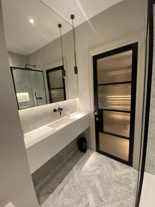Luxury Georgian Apartment - 5 Minute Walk To Spa Bath Ngoại thất bức ảnh
