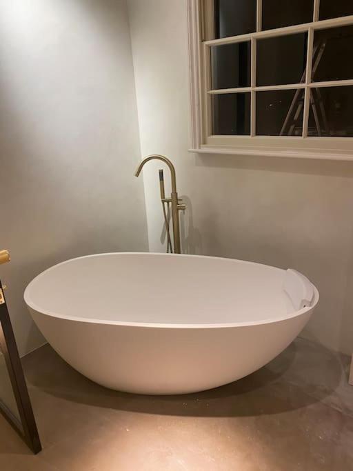 Luxury Georgian Apartment - 5 Minute Walk To Spa Bath Ngoại thất bức ảnh
